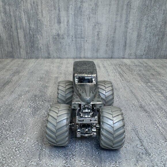 Hot Wheels Silver Grave Digger 2017 Collection Monster Jam 25th Anniversary - Picture 2 of 6